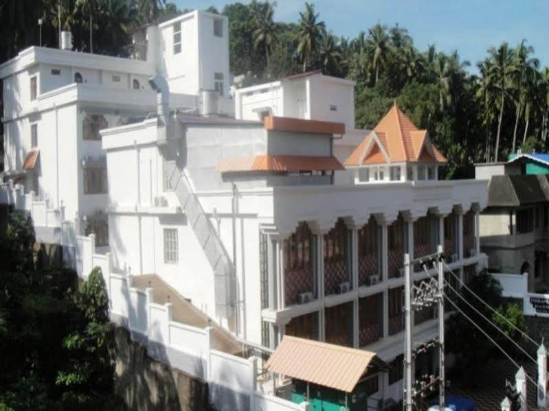 Indraprastha Beach Resort Варкала Екстериор снимка